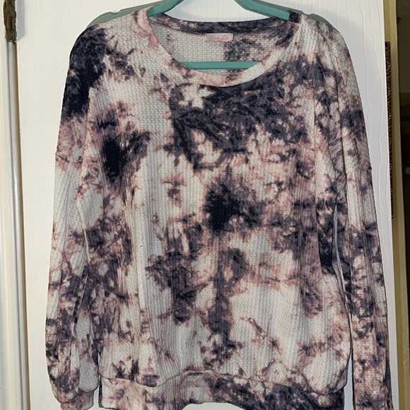 Tie Dye Waffle Weave Top by Boutique Brand Pink Lily- size small but oversized - Picture 4 of 5